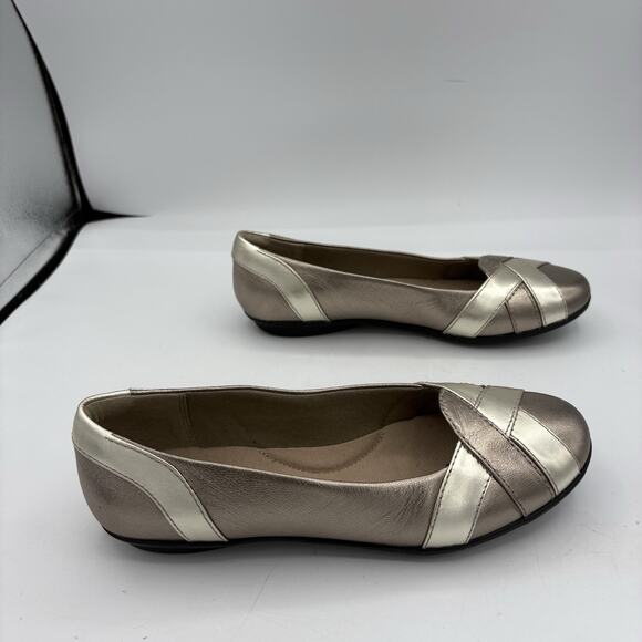 Clarks Ballet Flat Womens Size 7 Gracelin Mia Gold Slip On - Picture 7 of 9